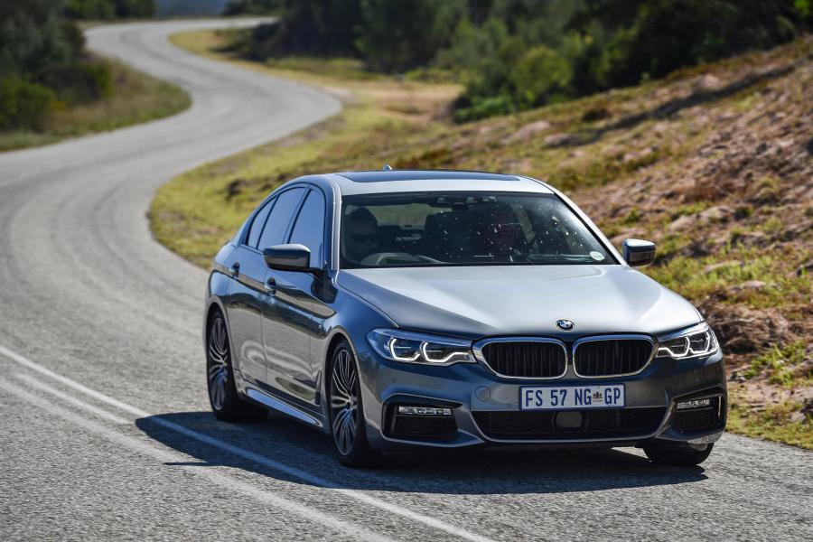 BMW 540i Sedan M Sport 2017 года  (ZA) (фото 31 из 40)